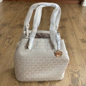 Michale Kors jet set in Nat/cream bag